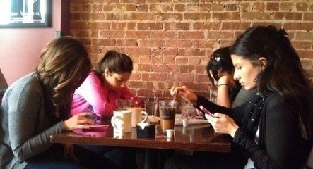 蘭州眼科醫(yī)院：手機(jī)控，易患沙眼！
