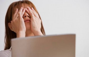 電腦顯示器你會擺放嗎？你的同事是否在用它輻射你？