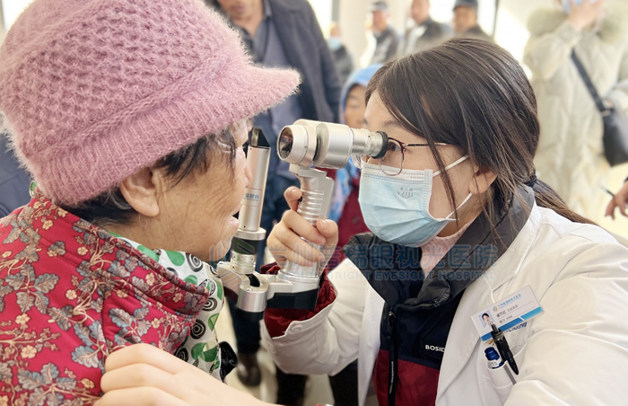 蘭州普瑞眼視光醫(yī)院“迎新春，送溫暖”慰問貧困群眾公益